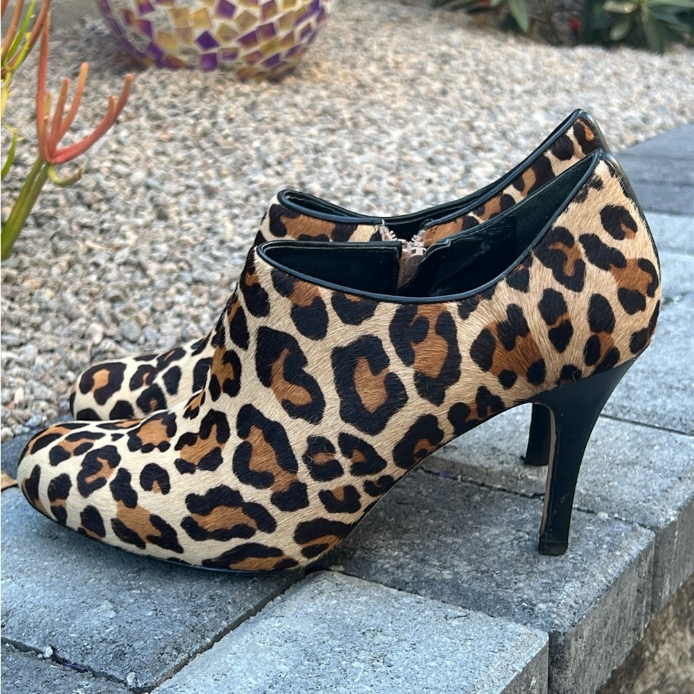 Cole Haan Talia Leopard Animal Print Ankle Bootie Shoe Size 9.5 - Picture 2 of 5